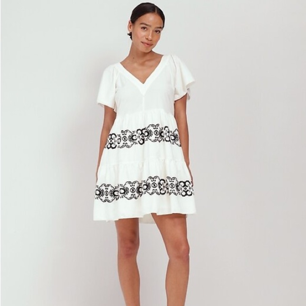 Old Navy embroidered White and Black swing Dress